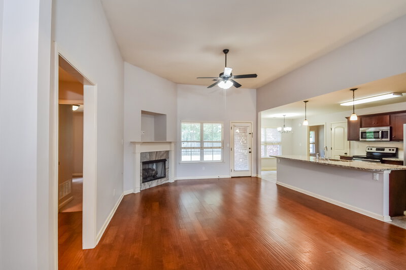 1,910/Mo, 2665 Cherry Tree Dr Southaven, MS 38672 Living Room View 2