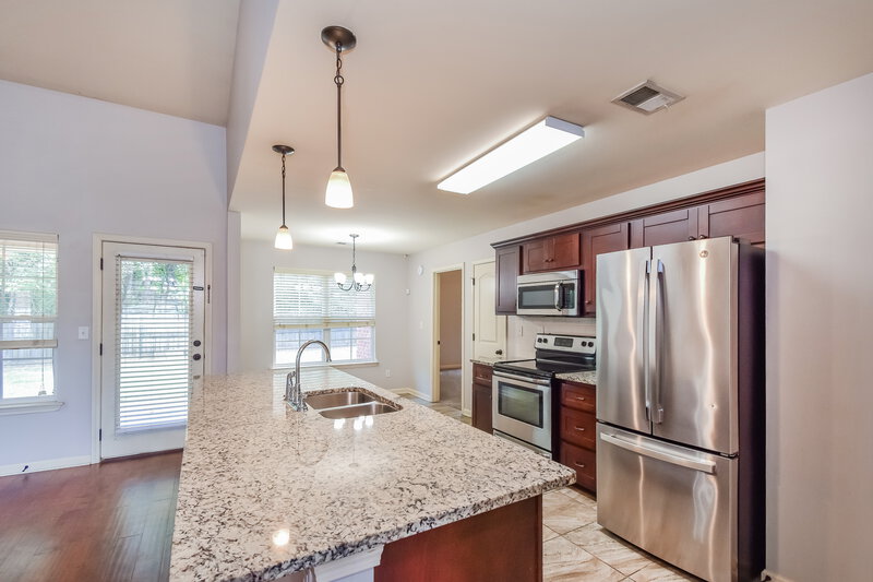 1,910/Mo, 2665 Cherry Tree Dr Southaven, MS 38672 Kitchen View