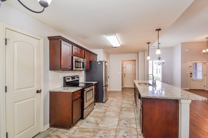 1,910/Mo, 2665 Cherry Tree Dr Southaven, MS 38672 Kitchen View 2