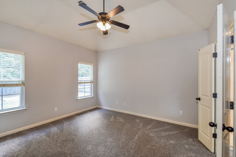 1,910/Mo, 2665 Cherry Tree Dr Southaven, MS 38672 Main Bedroom View 2