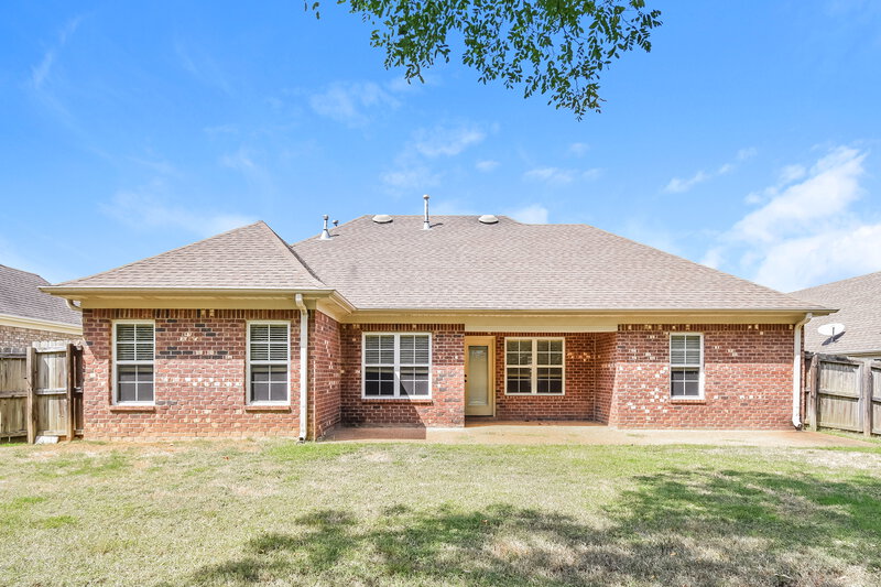1,910/Mo, 2665 Cherry Tree Dr Southaven, MS 38672 Rear View