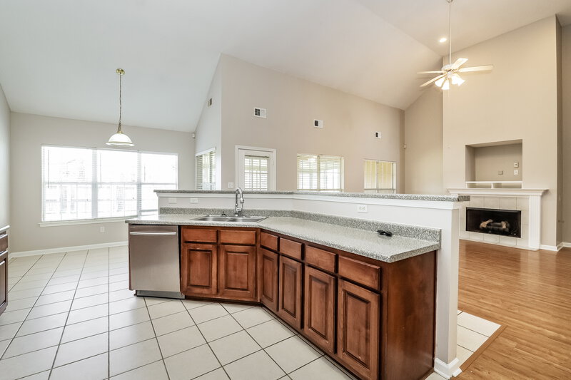 3,060/Mo, 2848 Rutherford Dr Southaven, MS 38672 Kitchen View 2