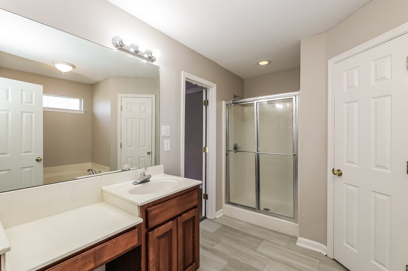 3,060/Mo, 2848 Rutherford Dr Southaven, MS 38672 Main Bathroom View 2