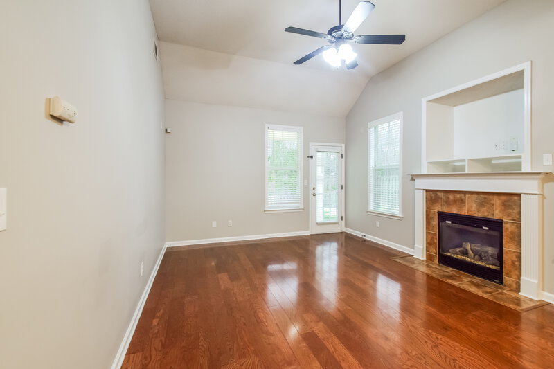 2,305/Mo, 4960 Bending Creek Cv Arlington, TN 38002 Living Room View