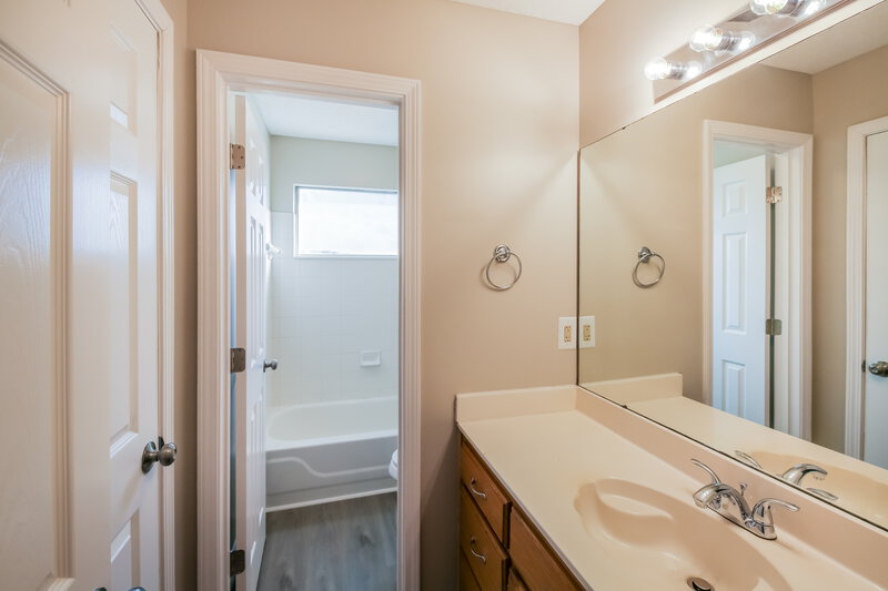 1,885/Mo, 9823 Dogwood Ct E Olive Branch, MS 38654 Bathroom View