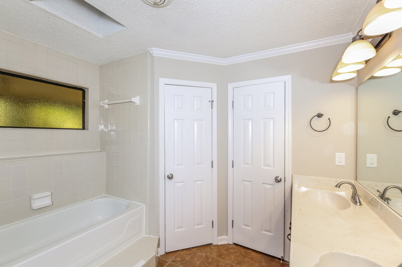 1,770/Mo, 867 Rutland Dr Southaven, MS 38671 Main Bathroom View