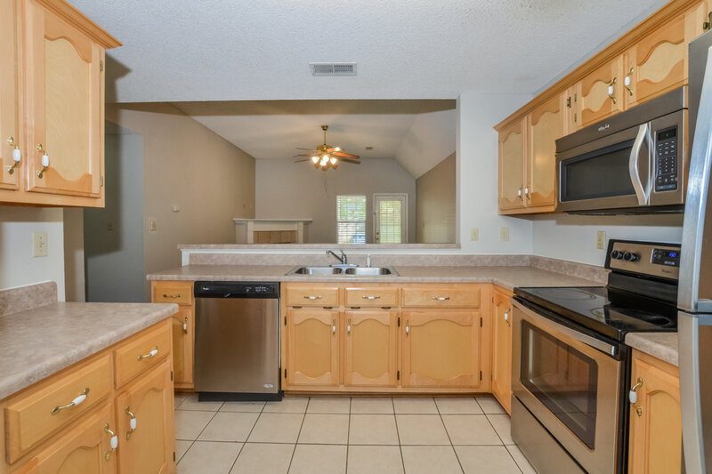 1,695/Mo, 8408 Cross Point Dr Olive Branch, MS 38654 Kitchen View