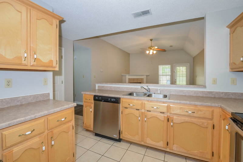 1,695/Mo, 8408 Cross Point Dr Olive Branch, MS 38654 Kitchen View 2