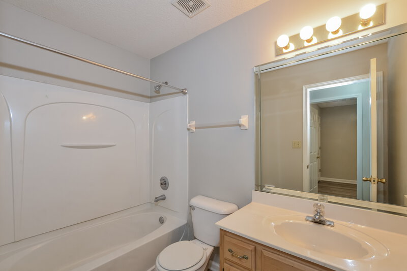 1,695/Mo, 8408 Cross Point Dr Olive Branch, MS 38654 Bathroom View