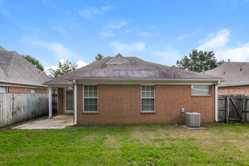 1,695/Mo, 8408 Cross Point Dr Olive Branch, MS 38654 Rear View