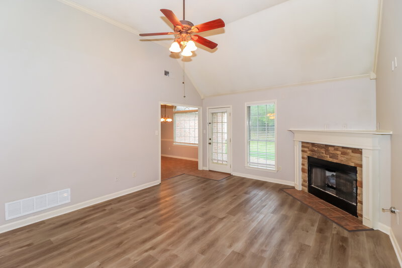 1,925/Mo, 7708 Shadow View Cv Arlington, TN 38002 Living Room View 2