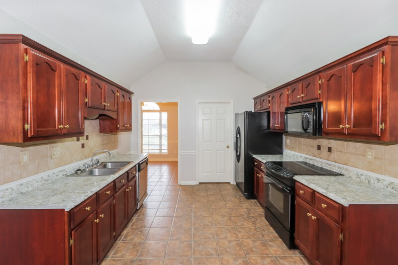 1,925/Mo, 7708 Shadow View Cv Arlington, TN 38002 Kitchen View 2