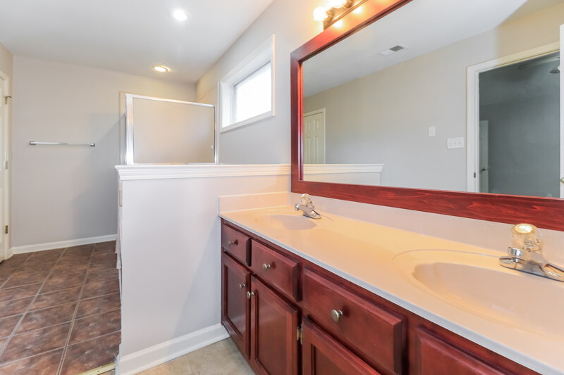 1,925/Mo, 7708 Shadow View Cv Arlington, TN 38002 Main Bedroom View 3