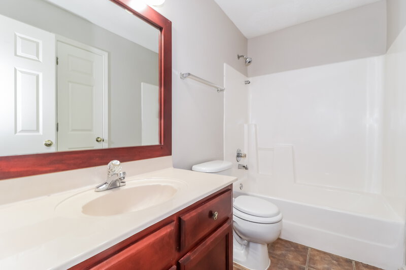 1,925/Mo, 7708 Shadow View Cv Arlington, TN 38002 Bathroom View