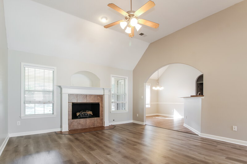 2,175/Mo, 8785 Oak Grove Blvd Olive Branch, MS 38654 Living Room View 2