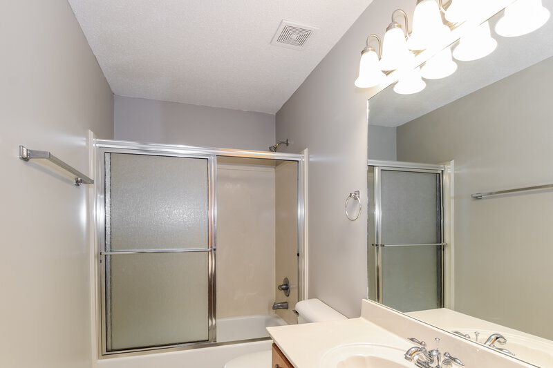 2,175/Mo, 8785 Oak Grove Blvd Olive Branch, MS 38654 Bathroom View