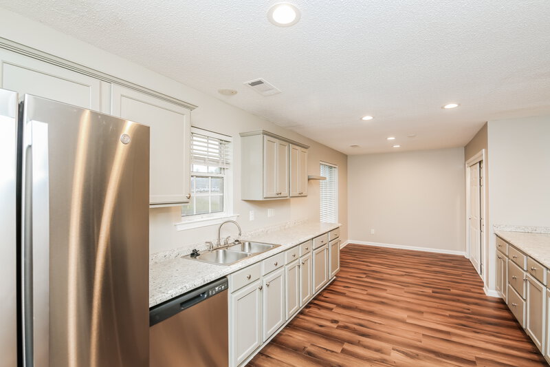 1,825/Mo, 355 Village Dr Oakland, TN 38060 Kitchen View