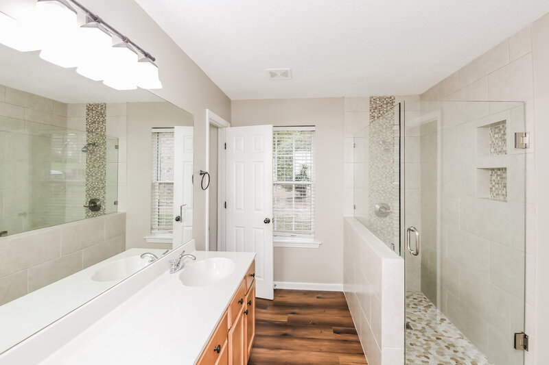 1,825/Mo, 355 Village Dr Oakland, TN 38060 Main Bathroom View