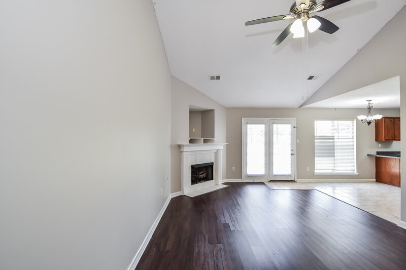 1,675/Mo, 4298 Edmonton St Horn Lake, MS 38637 Living Room View 2