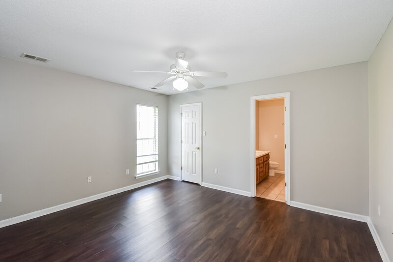 1,675/Mo, 4298 Edmonton St Horn Lake, MS 38637 Main Bedroom View 2