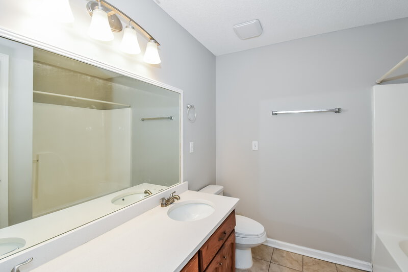 1,675/Mo, 4298 Edmonton St Horn Lake, MS 38637 Main Bathroom View