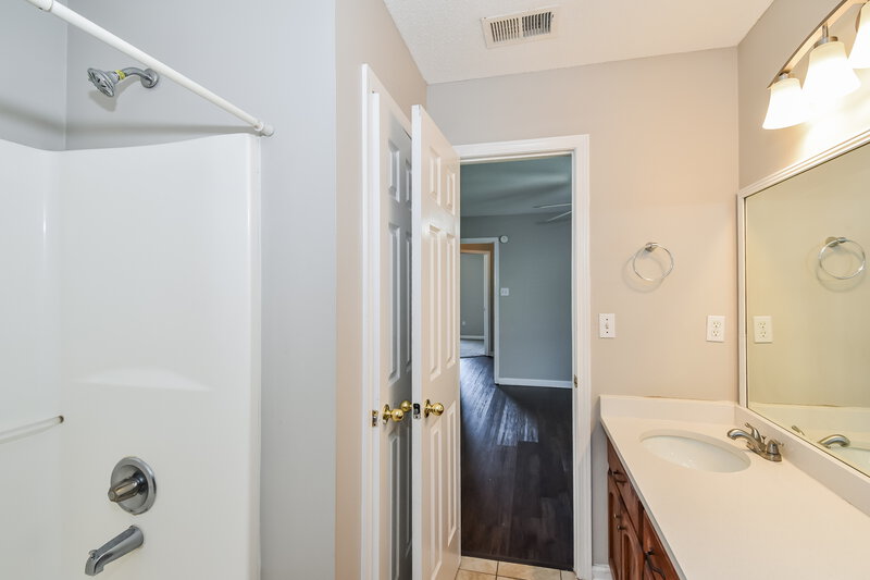 1,675/Mo, 4298 Edmonton St Horn Lake, MS 38637 Main Bathroom View 2