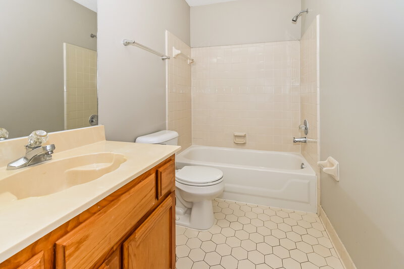 1,855/Mo, 7869 Tankard Dr Memphis, TN 38125 Bathroom View