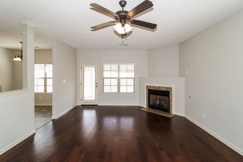 1,835/Mo, 4260 Markston Dr Southaven, MS 38672 Living Room View 2