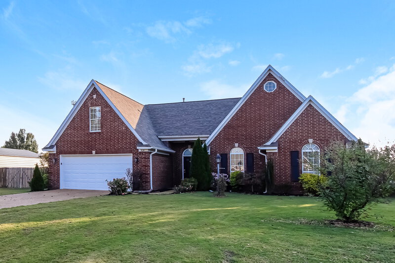 2,045/Mo, 8124 Inverness Cv Southaven, MS 38672 Front View