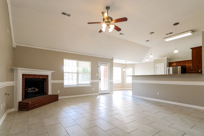 2,045/Mo, 8124 Inverness Cv Southaven, MS 38672 Living Room View 2