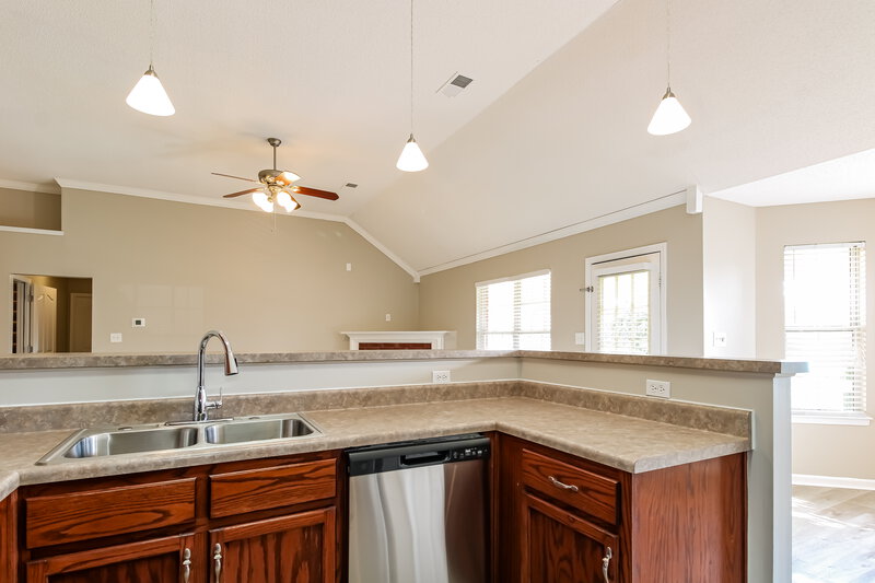 2,045/Mo, 8124 Inverness Cv Southaven, MS 38672 Kitchen View 2