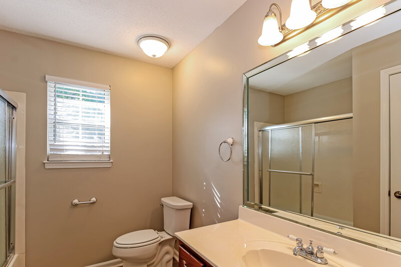 2,045/Mo, 8124 Inverness Cv Southaven, MS 38672 Bathroom View