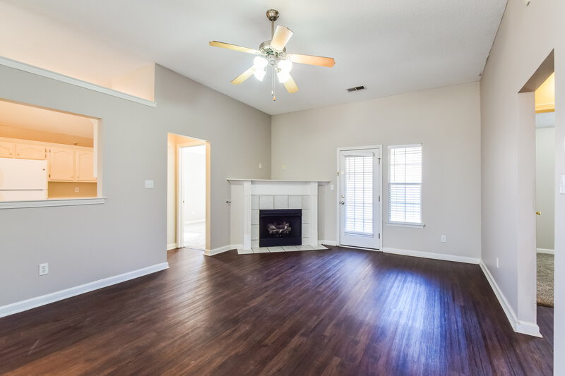 1,755/Mo, 8363 Cross Point Dr Olive Branch, MS 38654 Living Room View 2