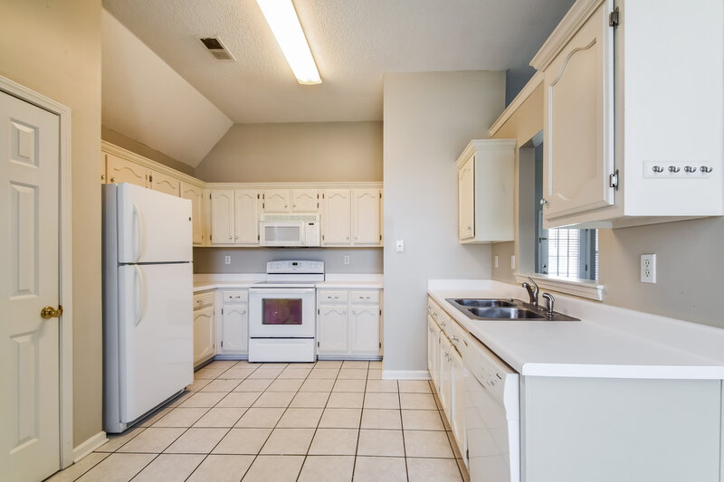 1,755/Mo, 8363 Cross Point Dr Olive Branch, MS 38654 Kitchen View