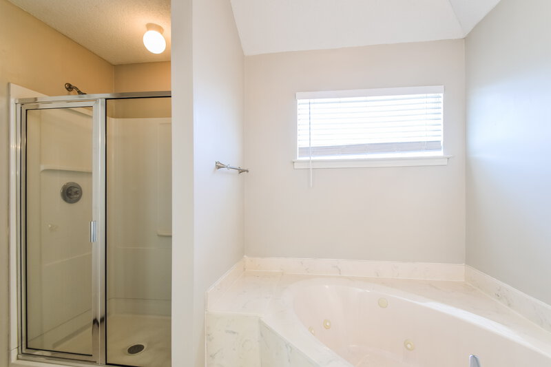 1,755/Mo, 8363 Cross Point Dr Olive Branch, MS 38654 Main Bathroom View 2