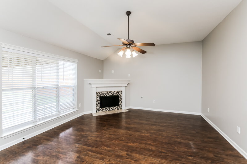 2,050/Mo, 5704 Deer Ridge Dr Southaven, MS 38672 Living Room View