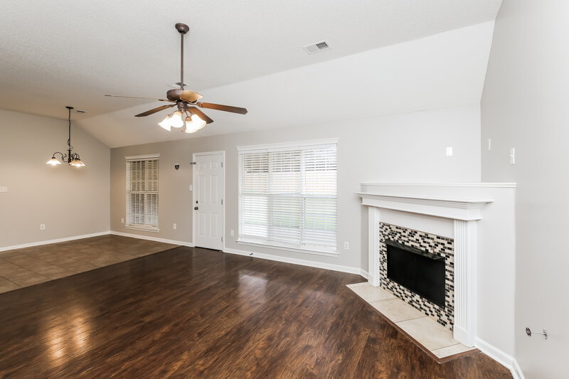 2,050/Mo, 5704 Deer Ridge Dr Southaven, MS 38672 Living Room View 2