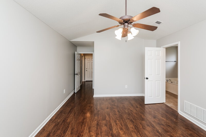 2,050/Mo, 5704 Deer Ridge Dr Southaven, MS 38672 Main Bedroom View