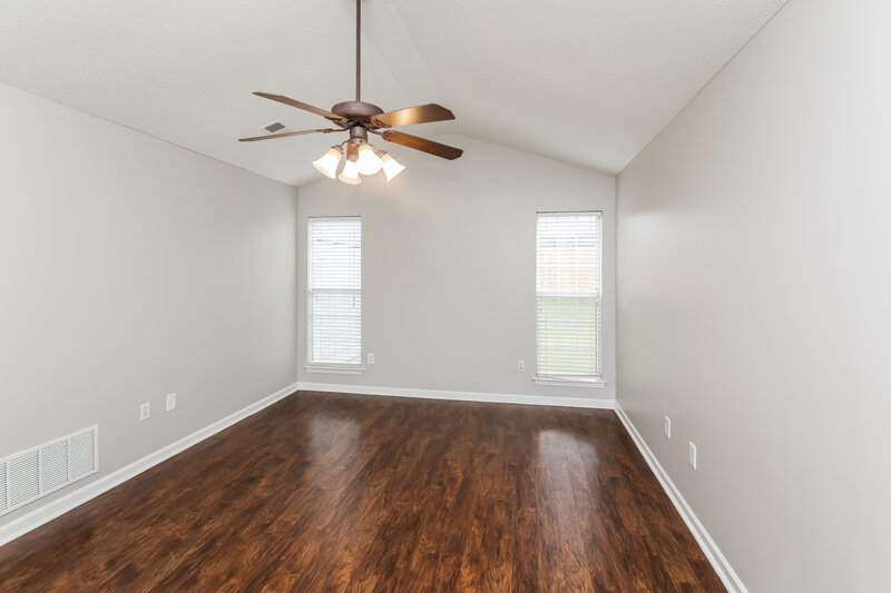 2,050/Mo, 5704 Deer Ridge Dr Southaven, MS 38672 Main Bedroom View 2