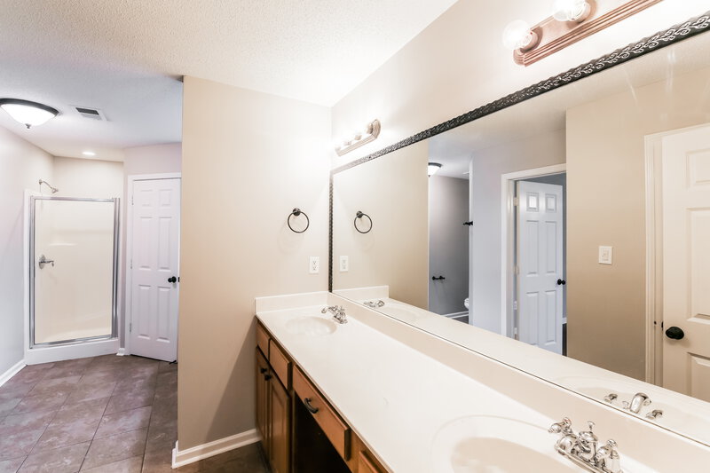 2,050/Mo, 5704 Deer Ridge Dr Southaven, MS 38672 Main Bathroom View