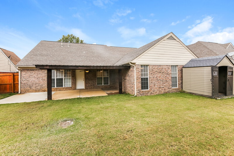 2,050/Mo, 5704 Deer Ridge Dr Southaven, MS 38672 Rear View