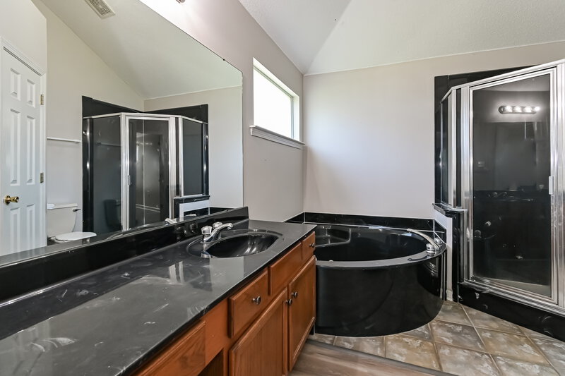 2,080/Mo, 12749 Fox Hunter Dr Olive Branch, MS 38654 Main Bathroom View