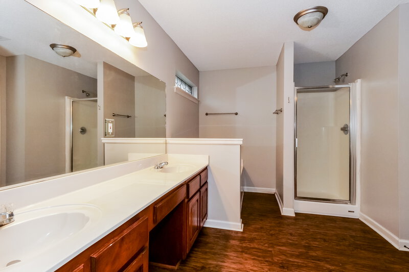 1,910/Mo, 2885 Rutherford Dr Southaven, MS 38672 Main Bathroom View