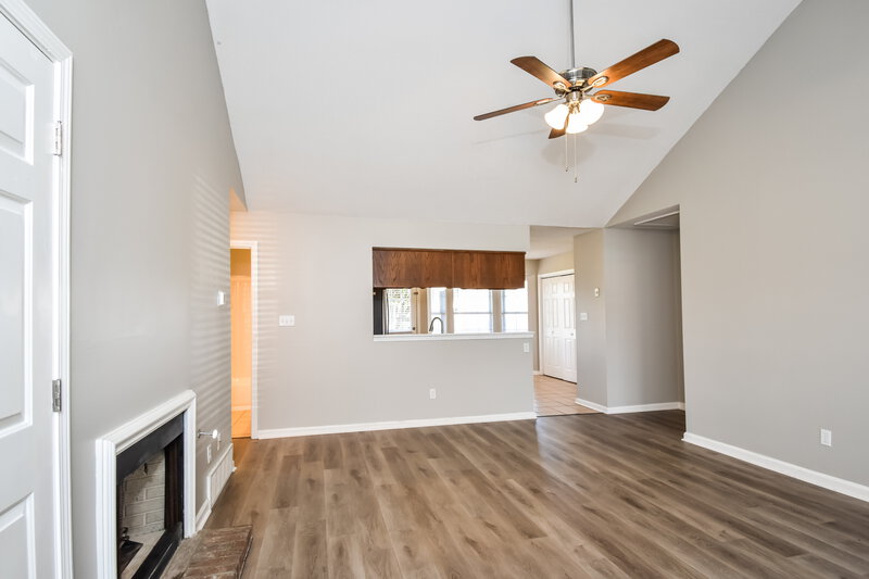 1,425/Mo, 7061 Foxhall Dr Horn Lake, MS 38637 Living Room View