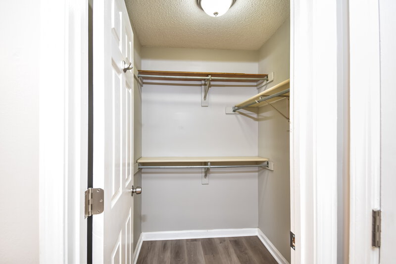 1,425/Mo, 7061 Foxhall Dr Horn Lake, MS 38637 Walk In Closet View