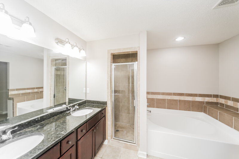 2,310/Mo, 4123 Chelsea Wood Cv Olive Branch, MS 38654 Main Bathroom View