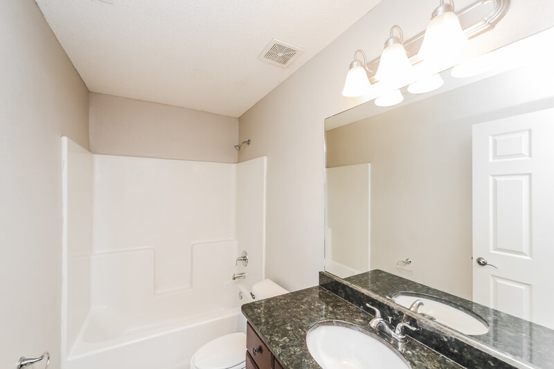 2,310/Mo, 4123 Chelsea Wood Cv Olive Branch, MS 38654 Bathroom View 2