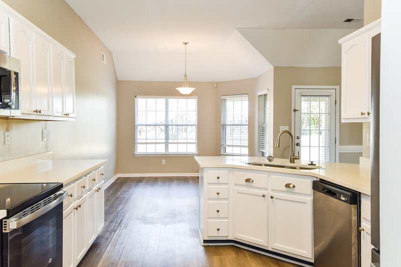 2,225/Mo, 2102 Heather Rdg Southaven, MS 38672 Kitchen View 2