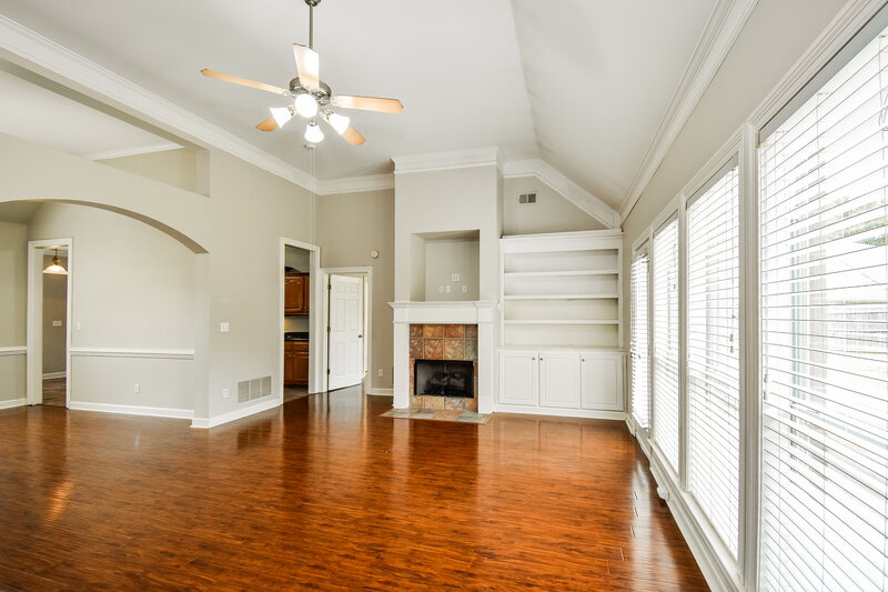 1,930/Mo, 2746 Lizzie Cv Southaven, MS 38672 Living Room View 2