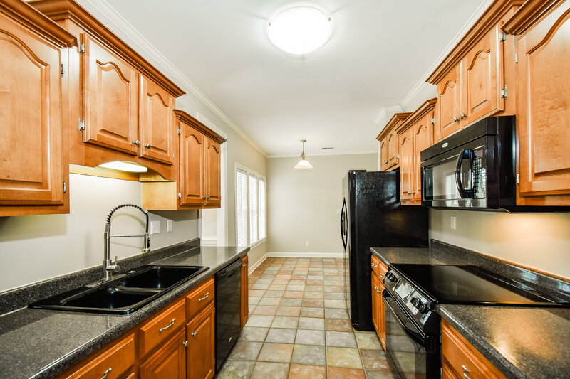1,930/Mo, 2746 Lizzie Cv Southaven, MS 38672 Kitchen View
